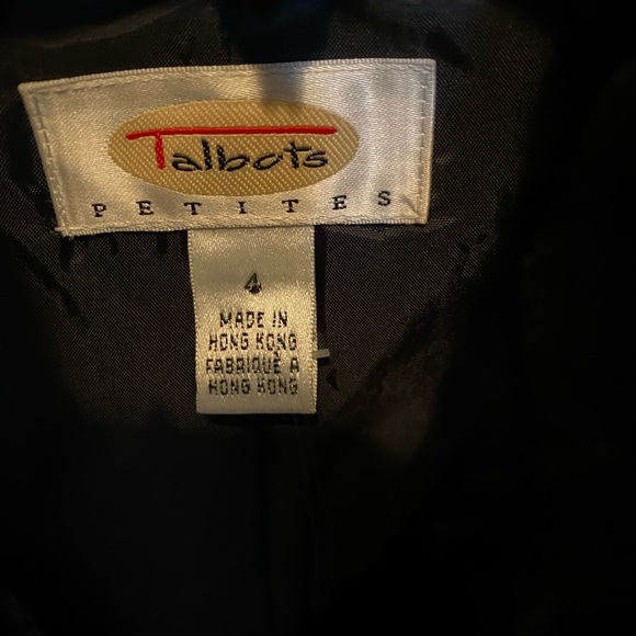 NWT cropped wool zip up jacket with removable faux fur collar. - Picture 6 of 9